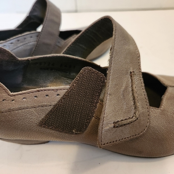 EUC FIDJI LEATHER MARY JANES TAUPE/BROWN SIZE 37 - Picture 6 of 10